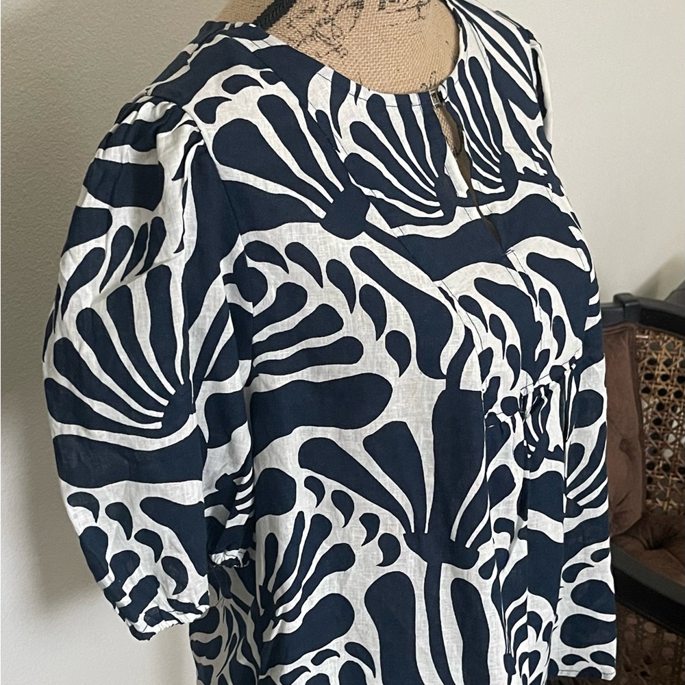 NWT. Christian Siriano Linen Blend Navy and Cream Patterned Women's Top, Sz L - Picture 2 of 11